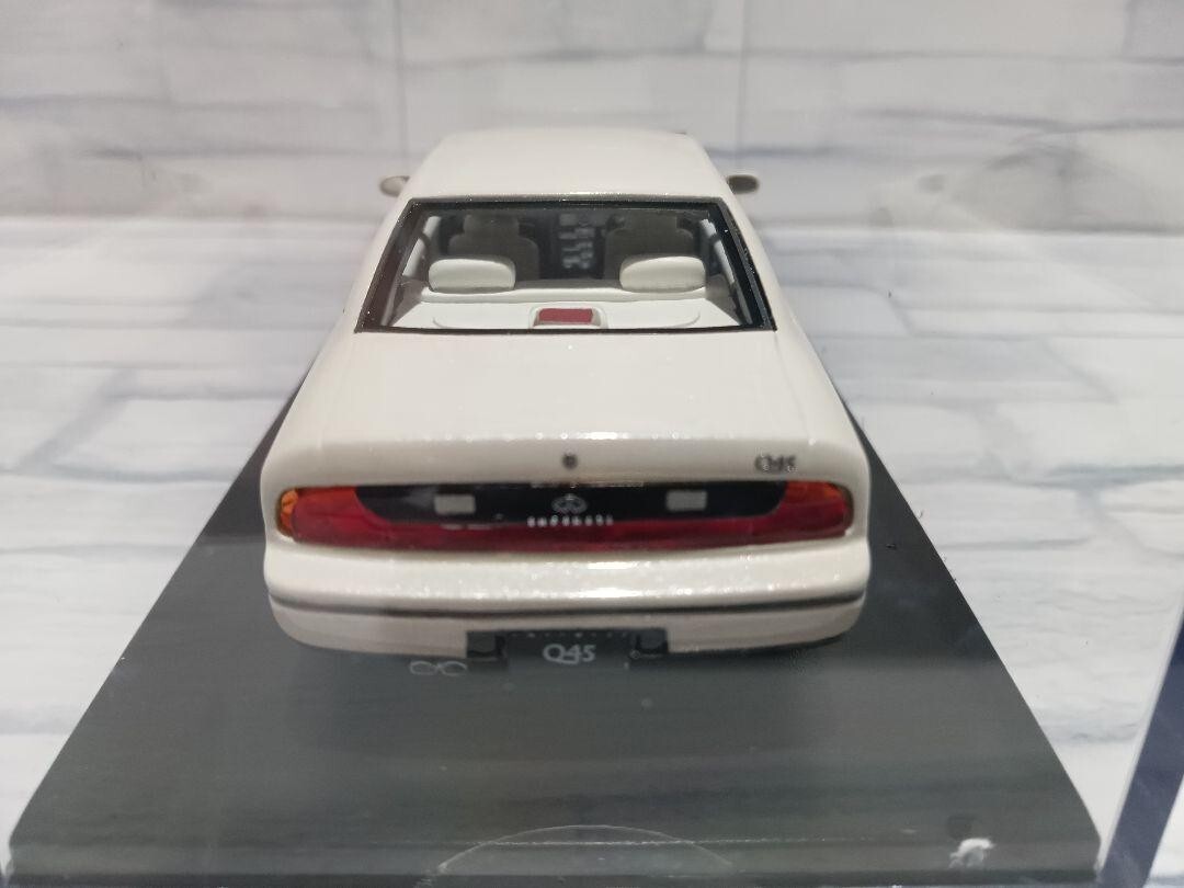 Hi-Story 1/43 Nissan Infiniti Q45 White Diecast Model Car