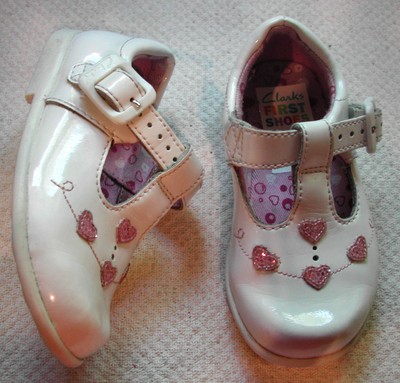 clarks girls white shoes