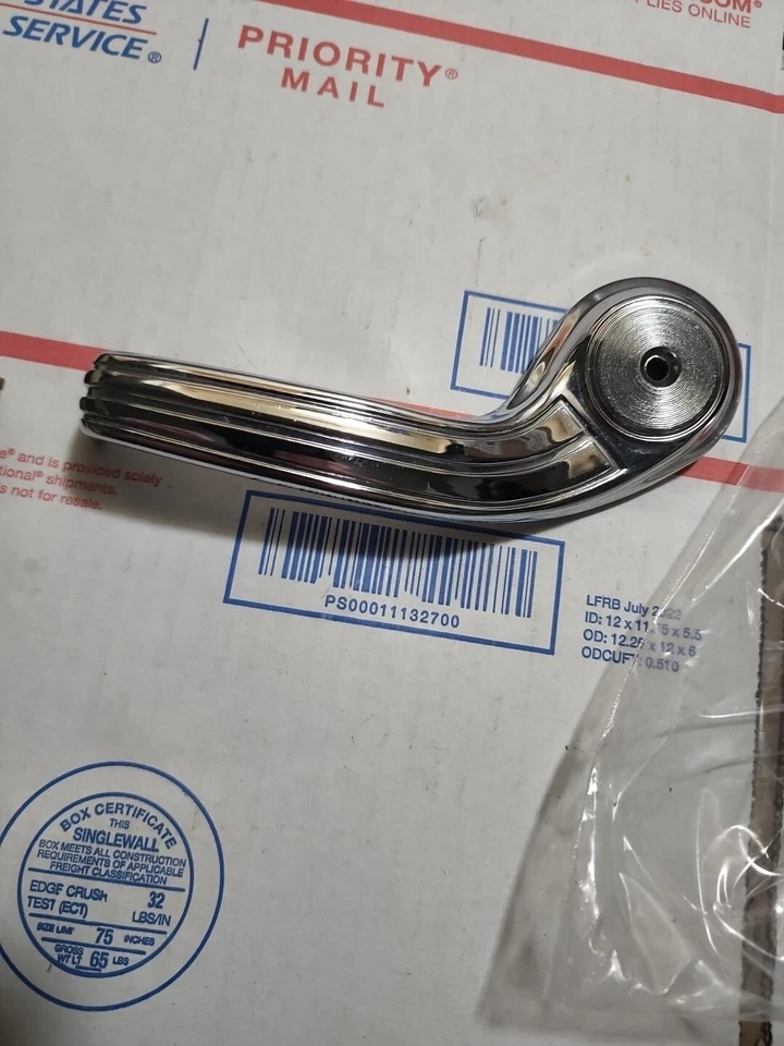 Manija de la puerta lateral trasera GM 6270526 OEM Chevrolet G10 G20 G30 1971-1975  Foto 3 de 4