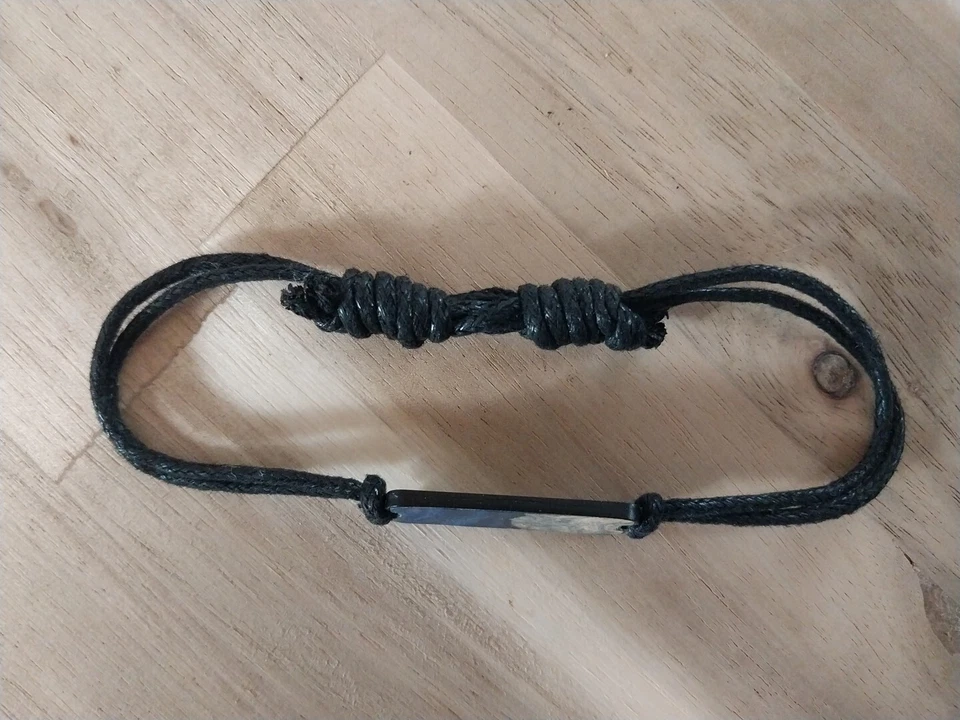 Pulsera de cuero ajustable clásica de madera tallada burl y resina Foto 3 de 4