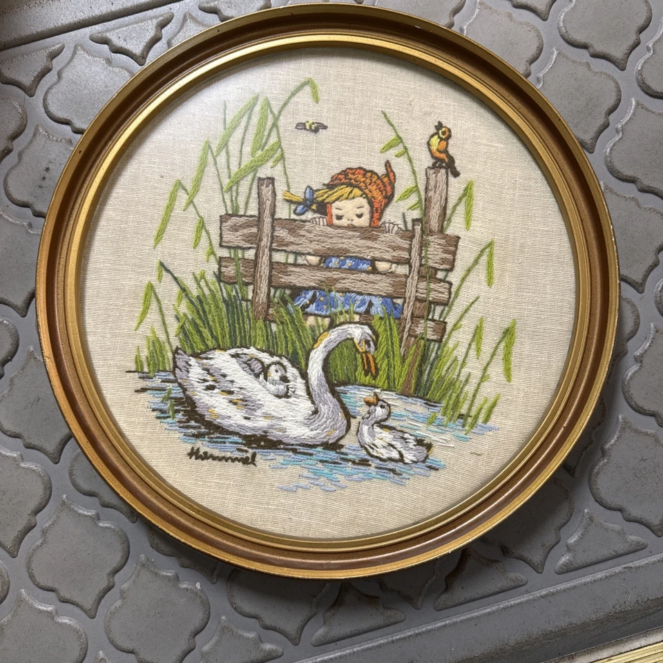 Aguja artesanal Paragon Crewel Stitchery Hummel de colección. Ronda 1977 12 pulgadas Foto 2 de 4