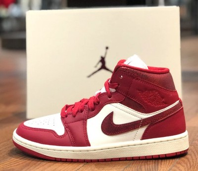 size 12 - Womens Air Jordan RETRO 1 MID SE HJ9337-106