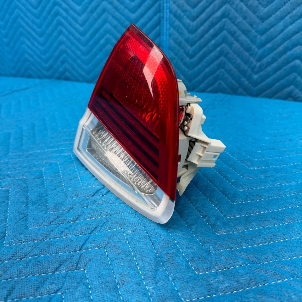 Luz trasera derecha BMW 325i E90 2006-2008 tapa maletero OEM 6937460/276402 Foto 4 de 4