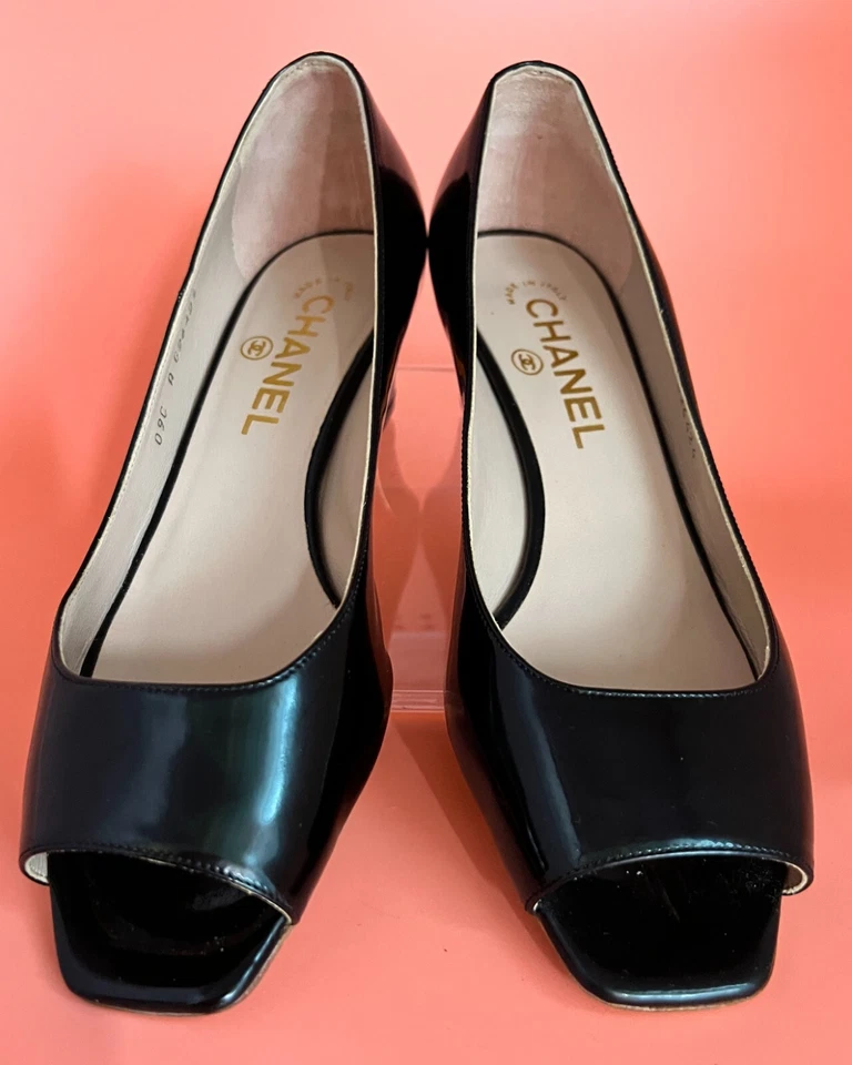 Chanel 2009 Cruise Collection Black Patent Leather Heels – Gold “CC” Hardware – - Image 3 of 4