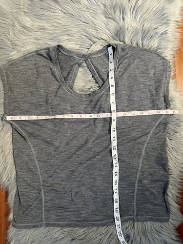Lululemon sweaty or not crop tee t-shirt slate gray open back keyhole top yoga 6 - Picture 3 of 3