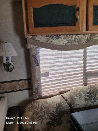 Used 5th Wheel RV Camper at a bargain price - Picture 4 of 27