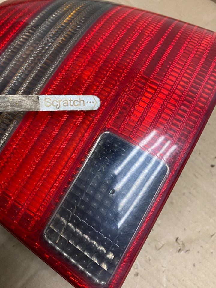 Luz trasera pasajero derecho Volkswagen Golf MK4 R32 2000 a 2004 OEM U0783 DG Foto 4 de 4