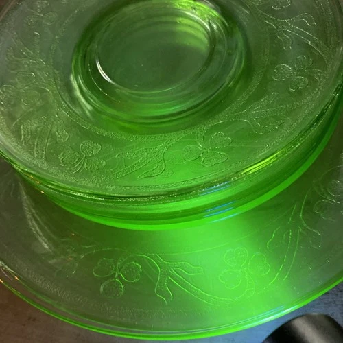 Lot Hazel Atlas CLOVERLEAF  ‘30s Green Uranium Depression Lunch Plates & Saucers