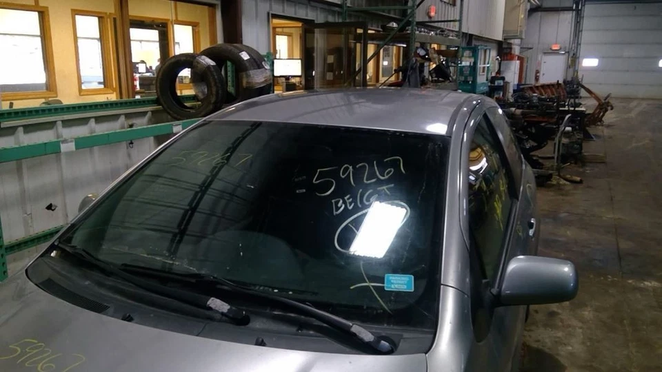 (LOCAL PICKUP ONLY) Driver Front Door Hatchback 2 Door US Market Fits 06-11 YARI Foto 2 de 4