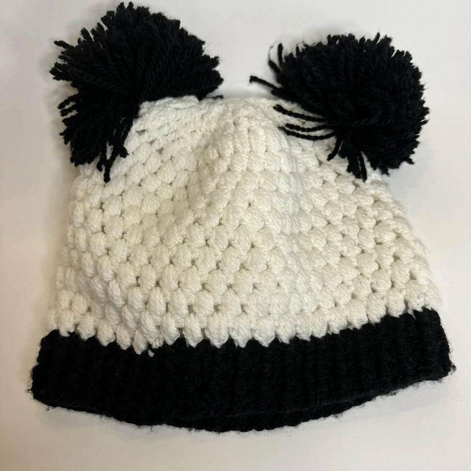 Nuevo Gorro Panda Tejido a Mano Negro Blanco Funky Único Pom Orejas Foto 3 de 4