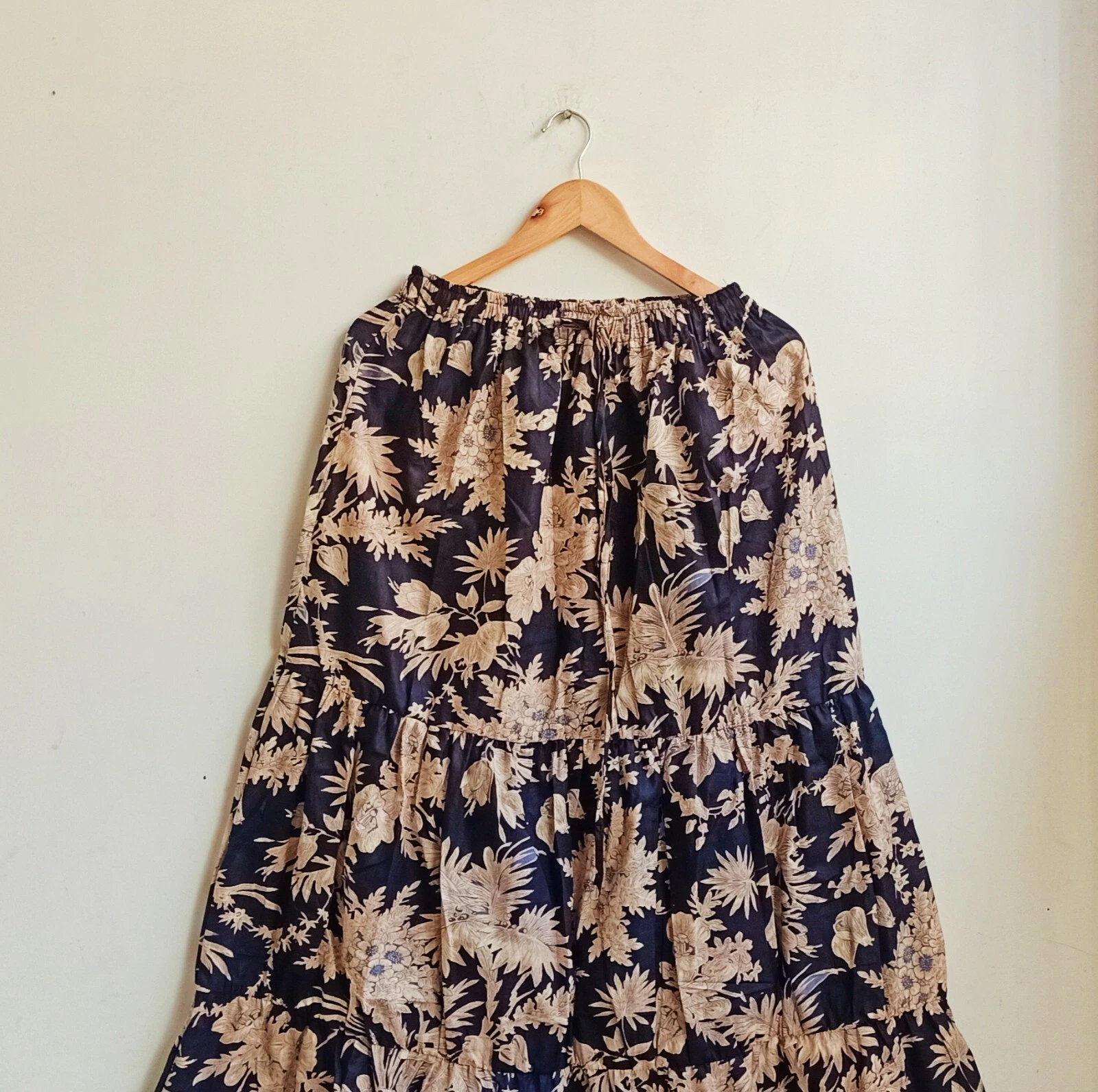 Indian Cotton Black Floral Frill Skirt Women's Clothing Skirt Partywear Skirt US
Opens in a new wind