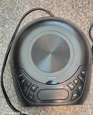 MEMOREX CD CLOCK RADIO WITH AA BATTERY BACK GENTLY USED