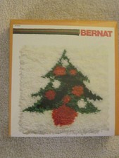 VINTAGE BERNAT CHRISTMAS TREE LATCH HOOK RUG ART 12" x 12" W08446 MADE IN USA