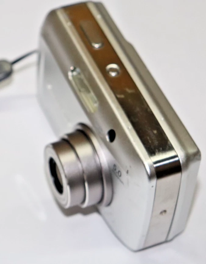 CÁMARA DIGITAL OLYMPUS STYLUS 500 - TODO TIPO DE CLIMA 5,0 MEGA PÍXELES - USADA Foto 2 de 4