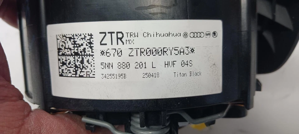 '18-'21 VOLKSWAGEN TIGUAN Volante Izquierdo Bolsa de Aire Negro OEM Foto 2 de 4