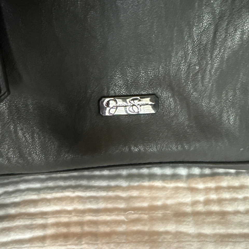 Bolso Hobo Jessica Simpson Camille Tachonado Gris Carbón $108 Nuevo con Etiquetas Foto 2 de 4