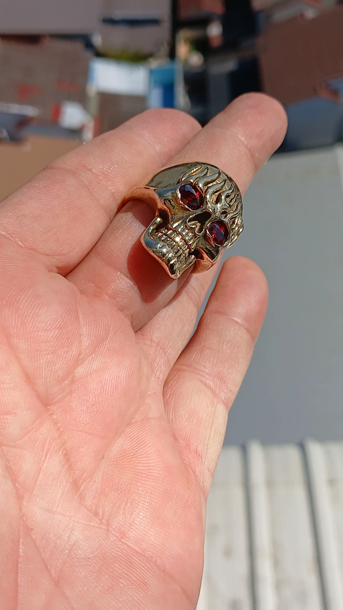 SKULL RING, MENS OUTLAW BIKER RING SKULL ON FIRE RED CZ EYES SIZE