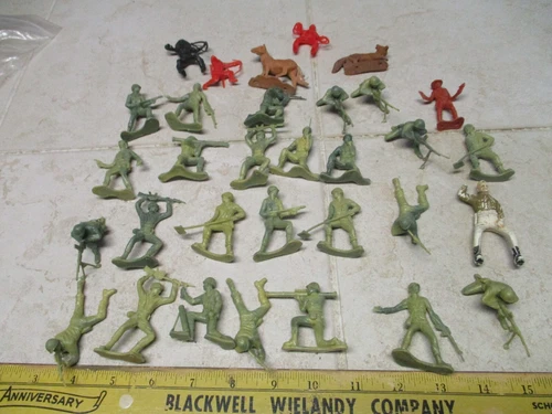 VTG Lot Green Plastic Army Men Swirl MPC Marx 54mm 1/32 Figures Toy Soldiers A42
