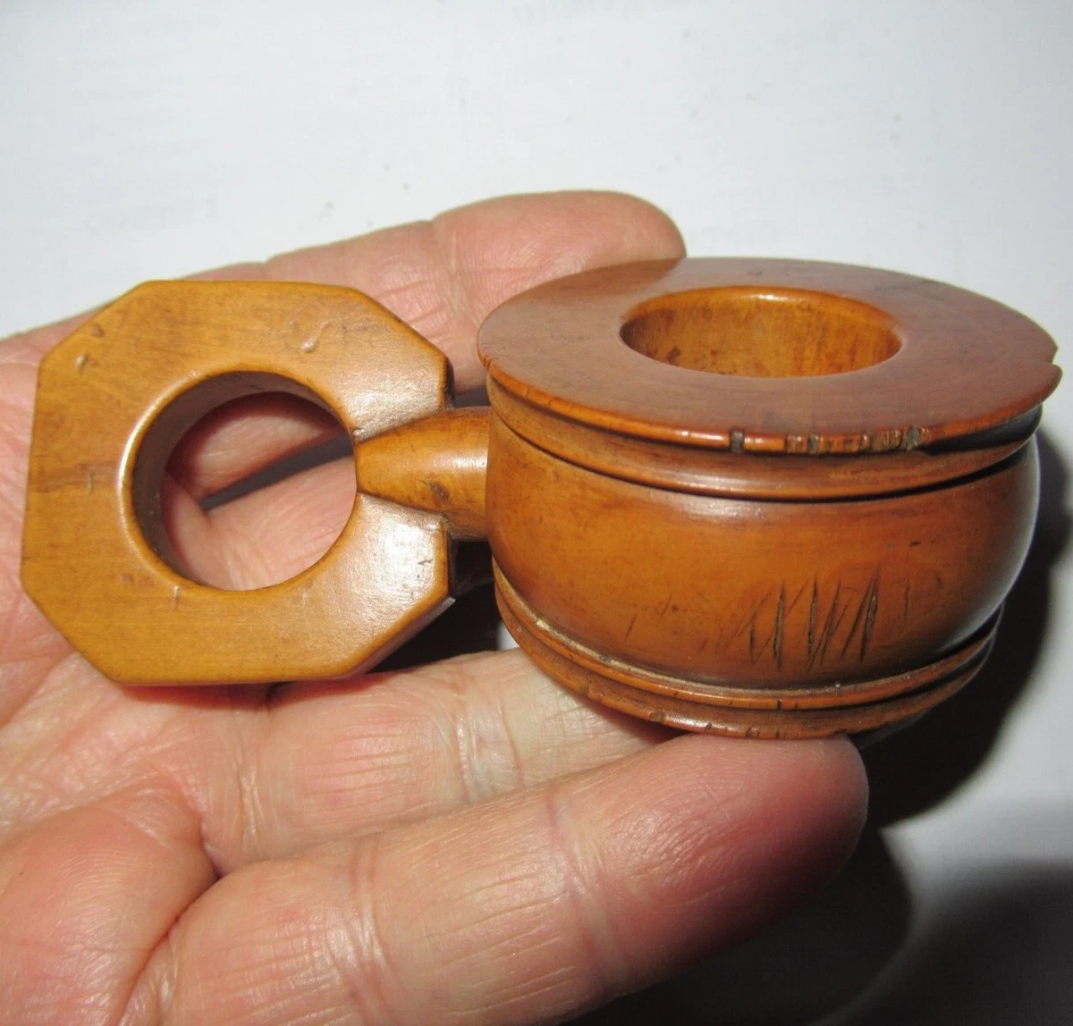 2 casse-noix anciens en bois - XXe