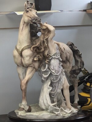 Giuseppe Armani Porcelain Figurine  ARTEMIS  126-C LE 1417/5000 Lady with Horse