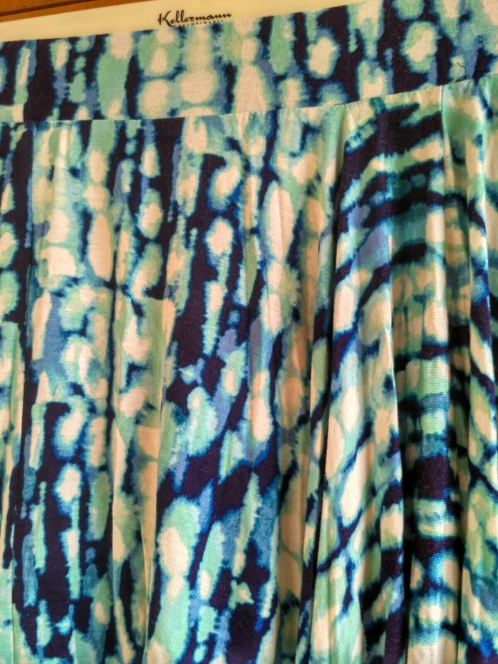 Rock in S / M von C&A, Batik: blau / weiß / türkis, Asymmetrie, NEU - Bild 2 von 3