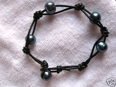 Schwarz Süßwasser Perlen Perlen Lederarmband 7'' oder 8''
