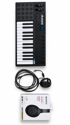 Alesis VI25 USB/MIDI Keyboard Controller mit Sony WH-1000XM3 Kopfhörer
