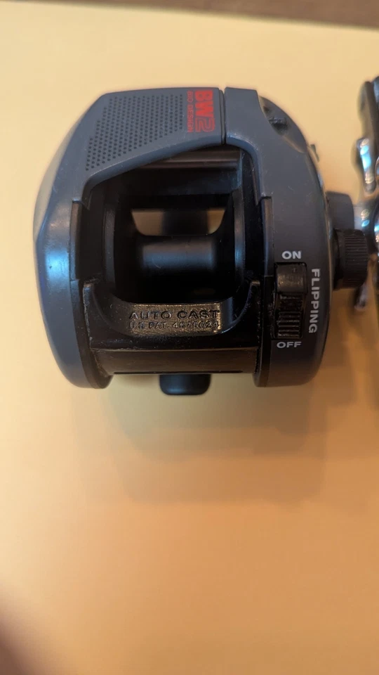 Низкопрофильная рыболовная катушка для заброса приманки Daiwa BW2 Bio Design винтажная рабочая - Изображение 3 из 4