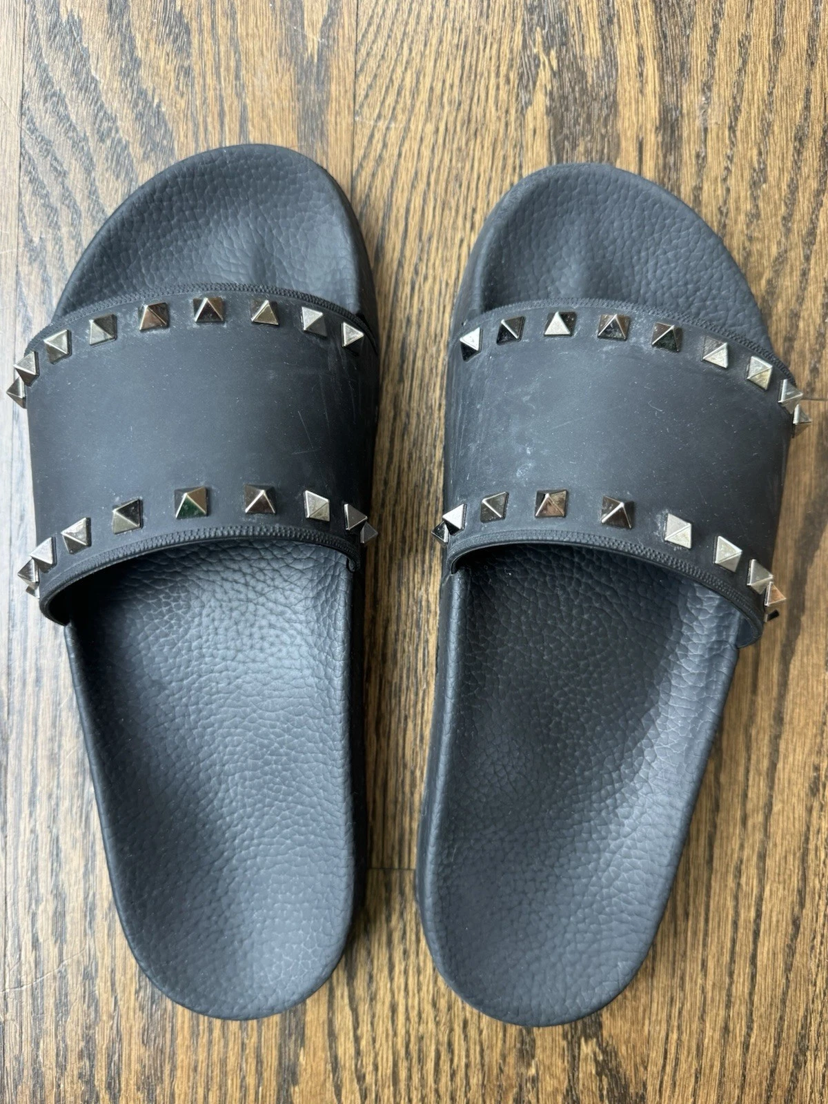 Valentino Garavani Men’s Rockstud Sandal Slides, 42 GUC
Opens in a new window or tab