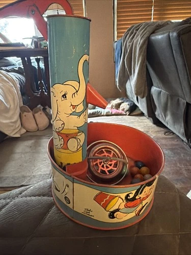 vintage Ohio Art Elaine Ends Hileman tin lithograph Water Pump, Excellent Condit