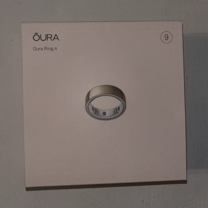 Oura Ring 4 Gold Activity Tracker Smart Ring Size 9 w/ Charger Cable & Box