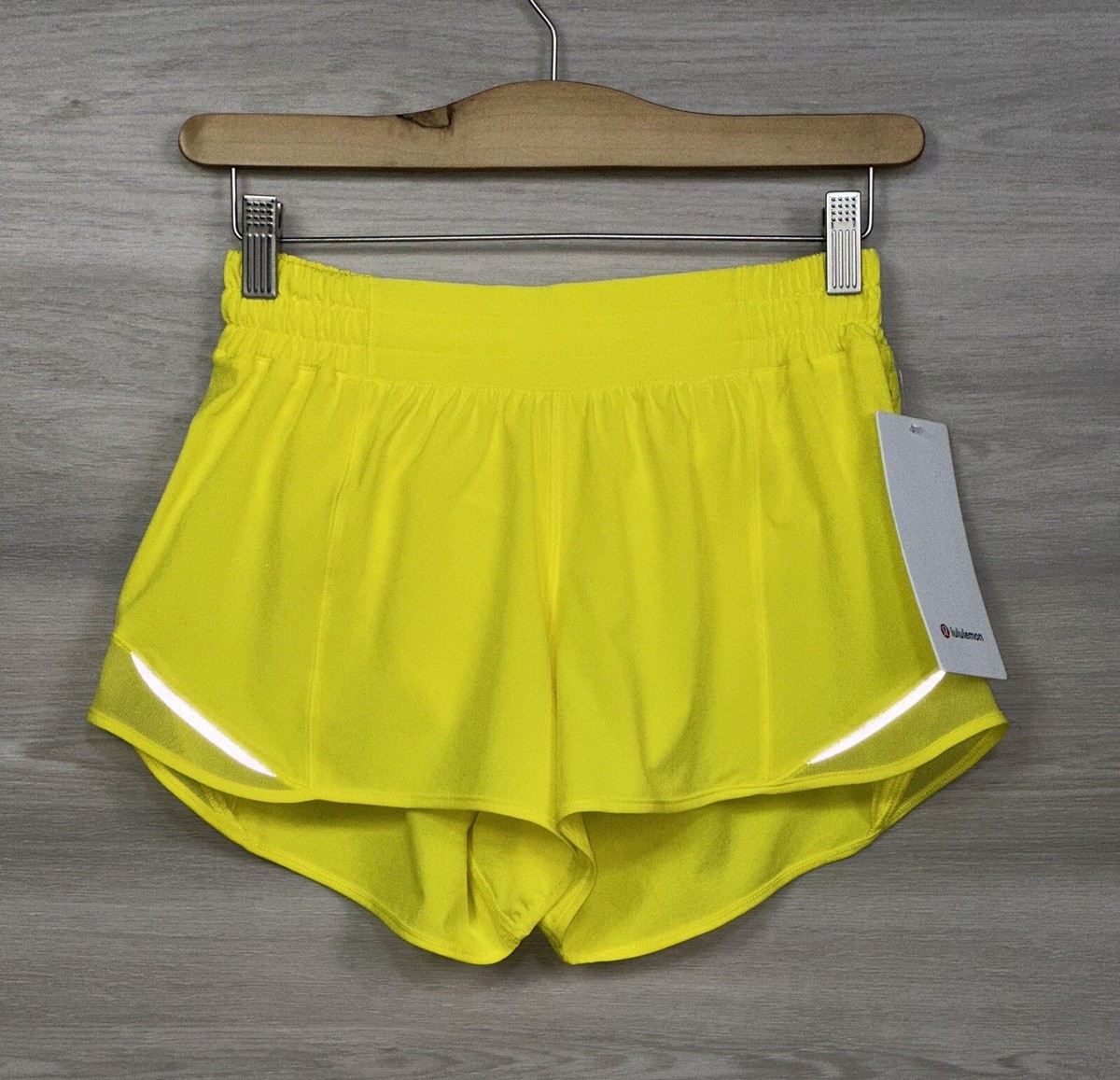 Lululemon Hotty Hot LR Short 4” Lined Swift Size 6 Sonic Yellow