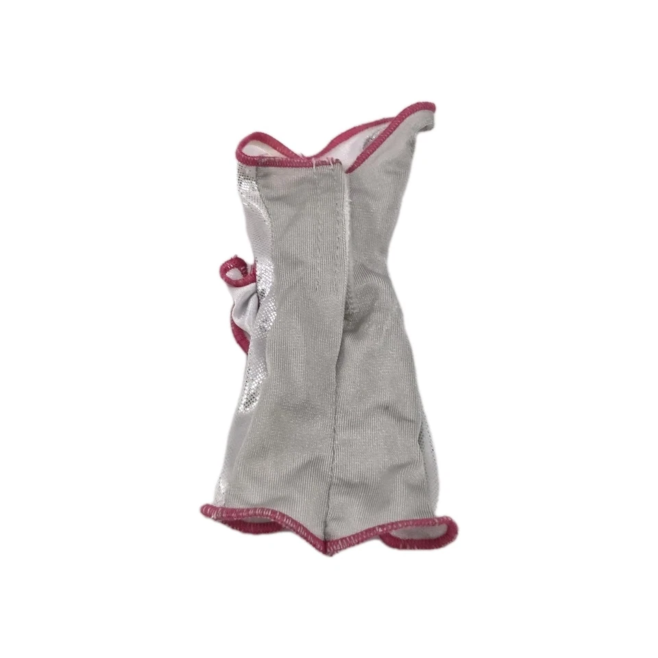 Barbie Malibu Avenue Ropa Plateada con Vestido Rosa Un Hombro Foto 3 de 4