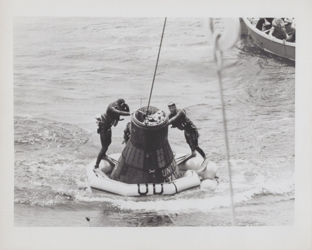 実物 emergency floating sysytem Helicopter Emergency Float Systems | Gear up | Dart Aerospace