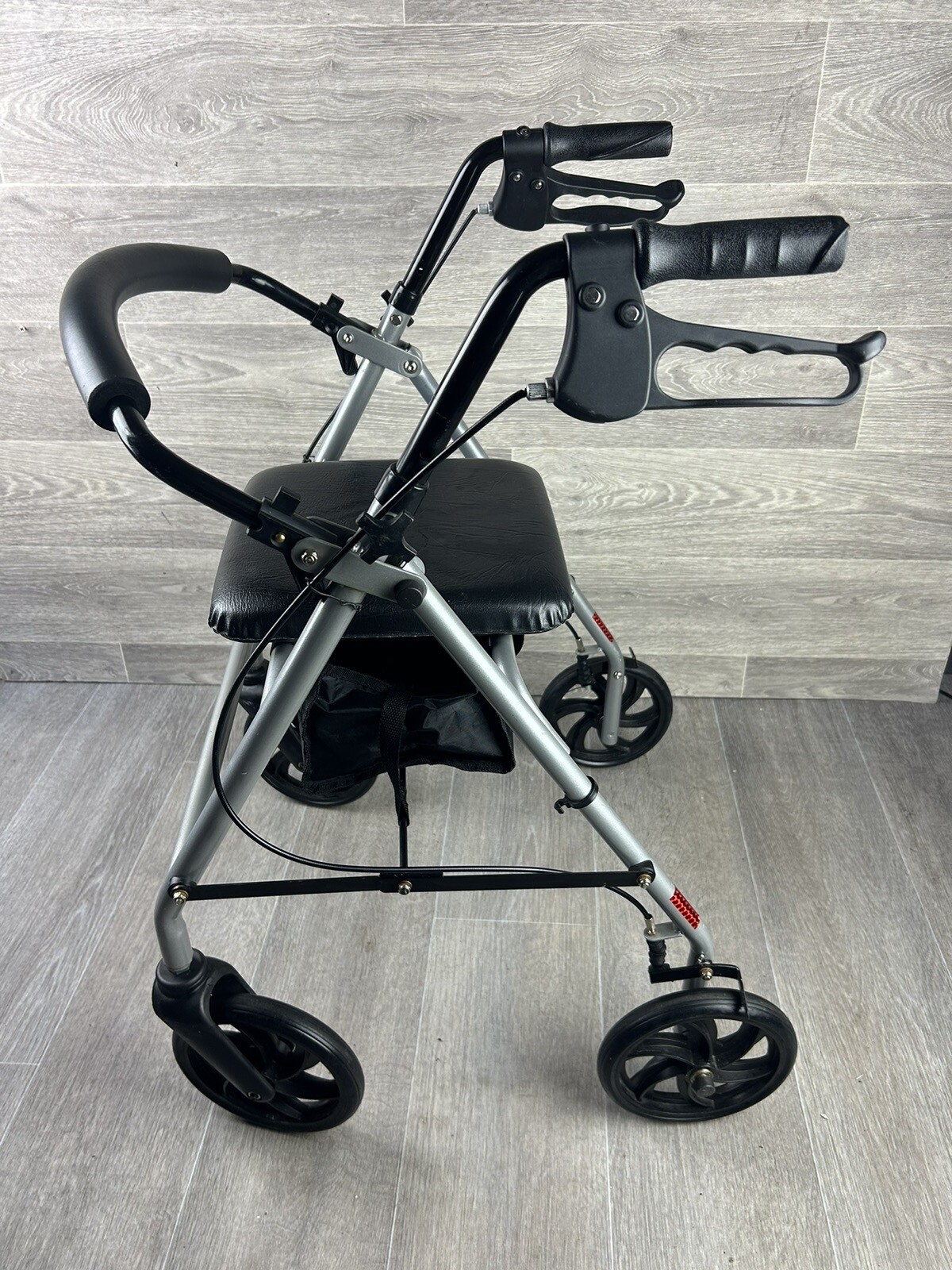 Roma Medical 2470 Lightweight 4 Wheel Rollator Walking Aid Frame + Seat