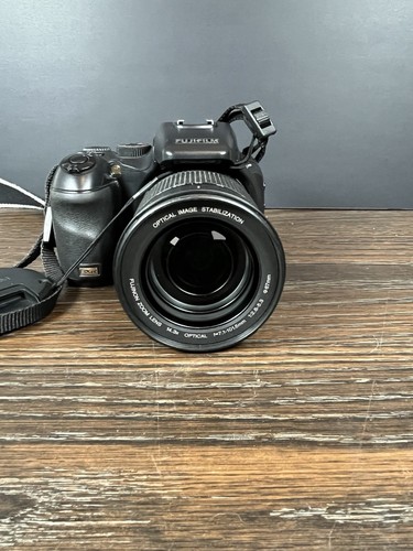 Cámara digital Fujifilm FINEPIX S200 EXR 12,0 MP 14,3x con estuche y accesorio - Imagen 3 de 15