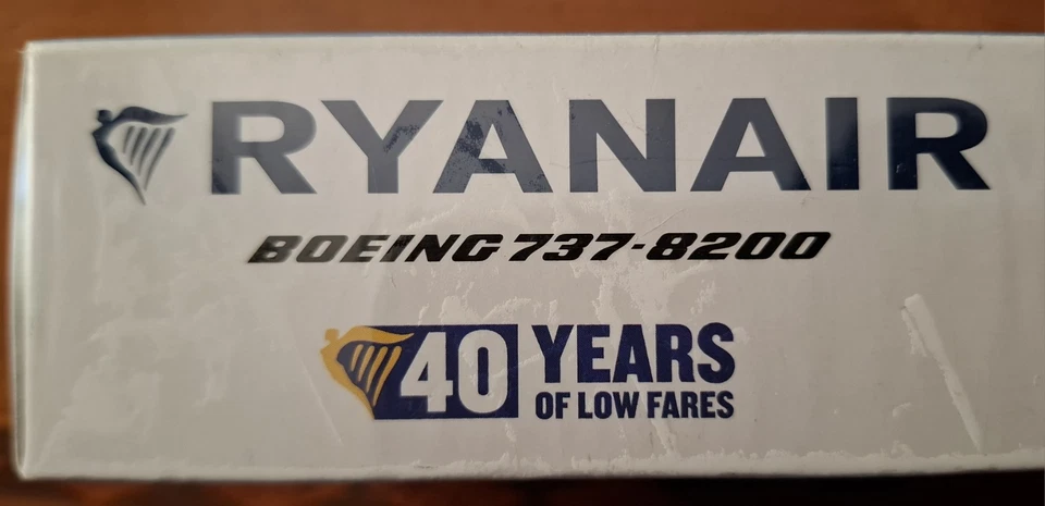 Modellino Aereo Boeing 737-8200  Edizione 40 Anni Ryanair Nuovo Scala 1:200 - Immagine 3 di 4