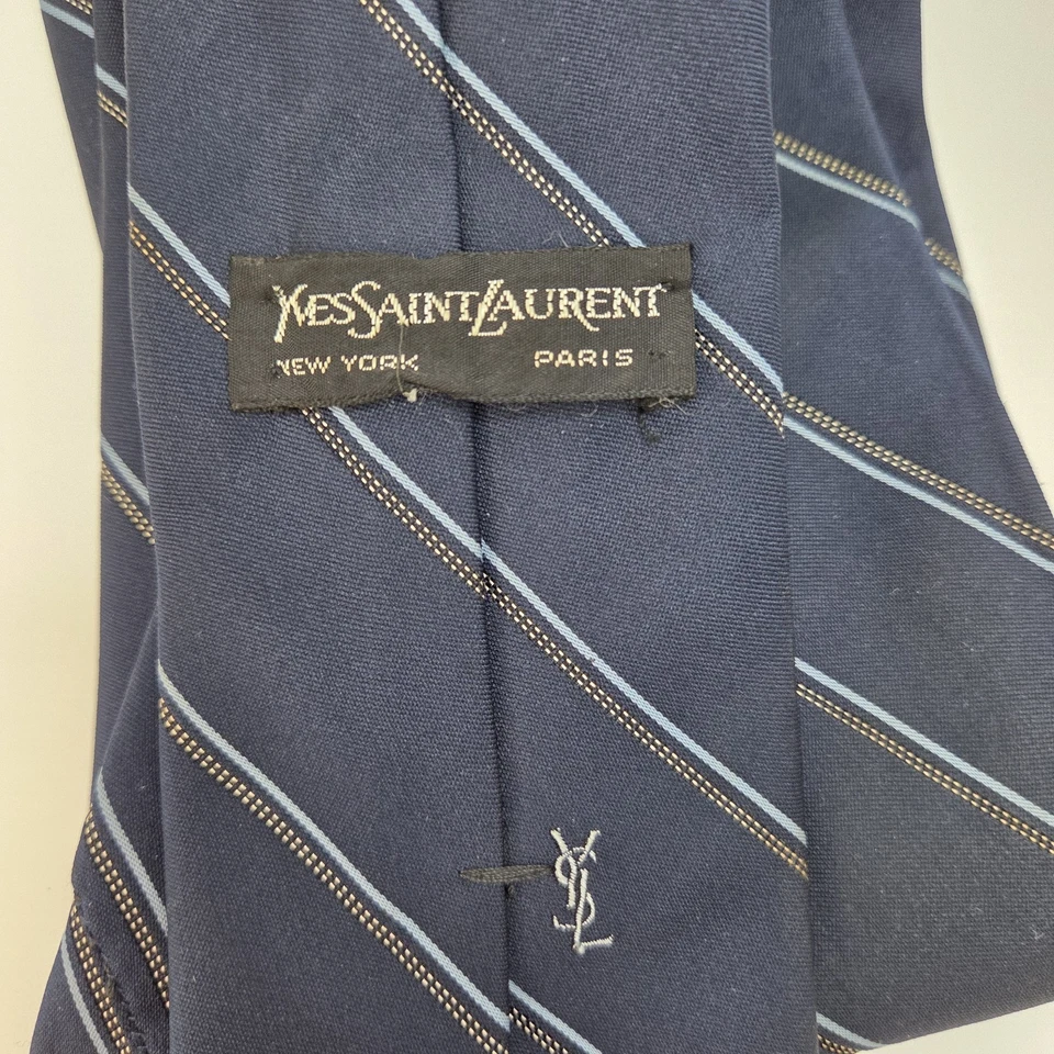 CORBATA HOMBRE YVES SAINT LAURENT AZUL MARINO RAYAS ANCHO: 3" LARGO: 58" Foto 3 de 4