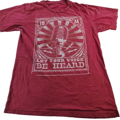 Men's Small Red 1974 Let Your Voice Be Heard Graphic T-Shirt