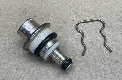 06-15 LEXUS IS250 IS350 FUEL INJECTION PRESSURE REGULATOR OEM 23280-31020