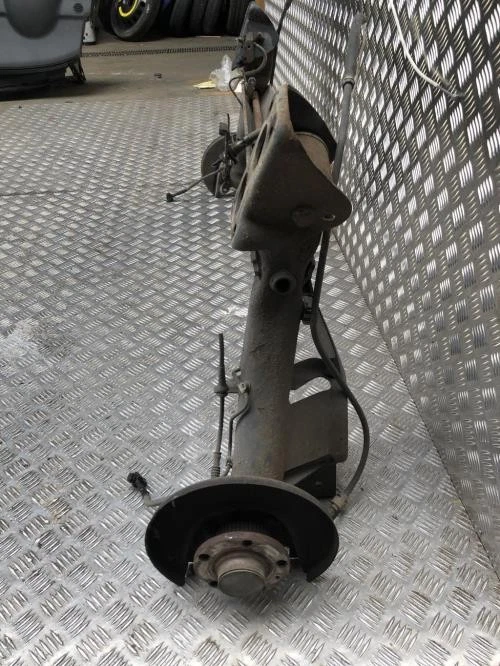 Train arriere complet AUDI TT 1 COUPE 8N0500051D - Photo 4/4