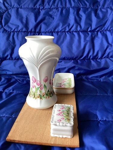 Royal Schwabap Holland 1984 Tulip Pattern 9" Vase, 3.5" Trinket Box & 6.25" Tray - Picture 6 of 13