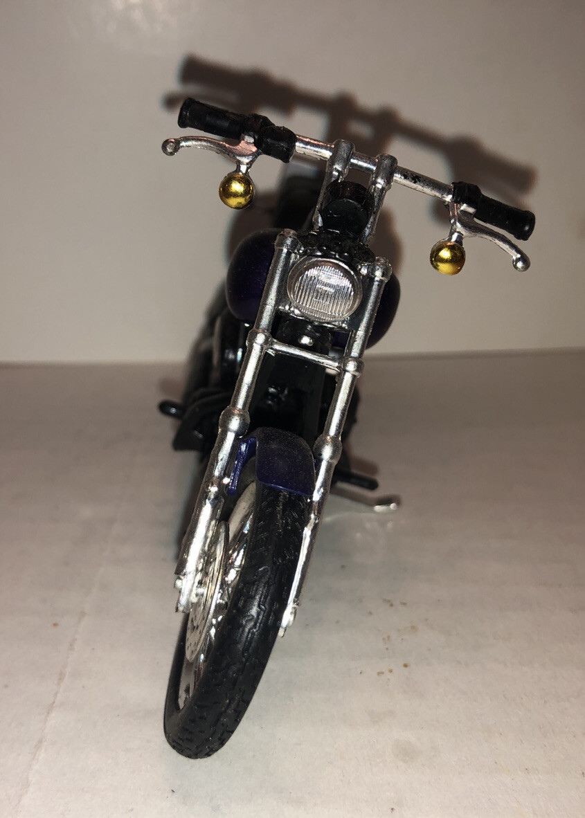 Maisto 1:18 Harley Davidson # 31760 2000 FXDX Dyna Super