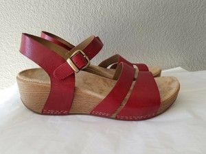 dansko lindsay sandals