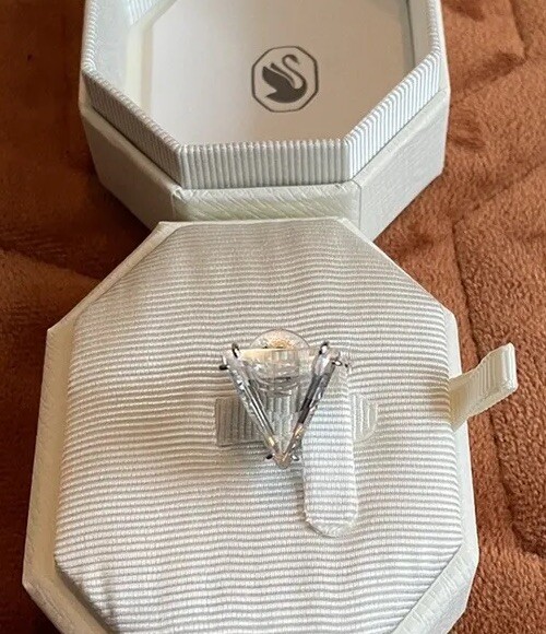 Swarovski Mesmera clip earringSingle, Triangle cut, White, Rhodium plated New 💜