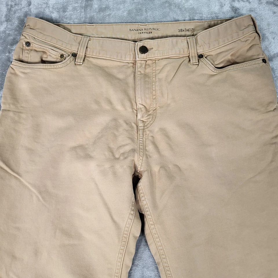 Pantalones Banana Republic para hombre 38x34 (se adapta a 38x32) Traveler calce ajustado caqui elástico Foto 2 de 4