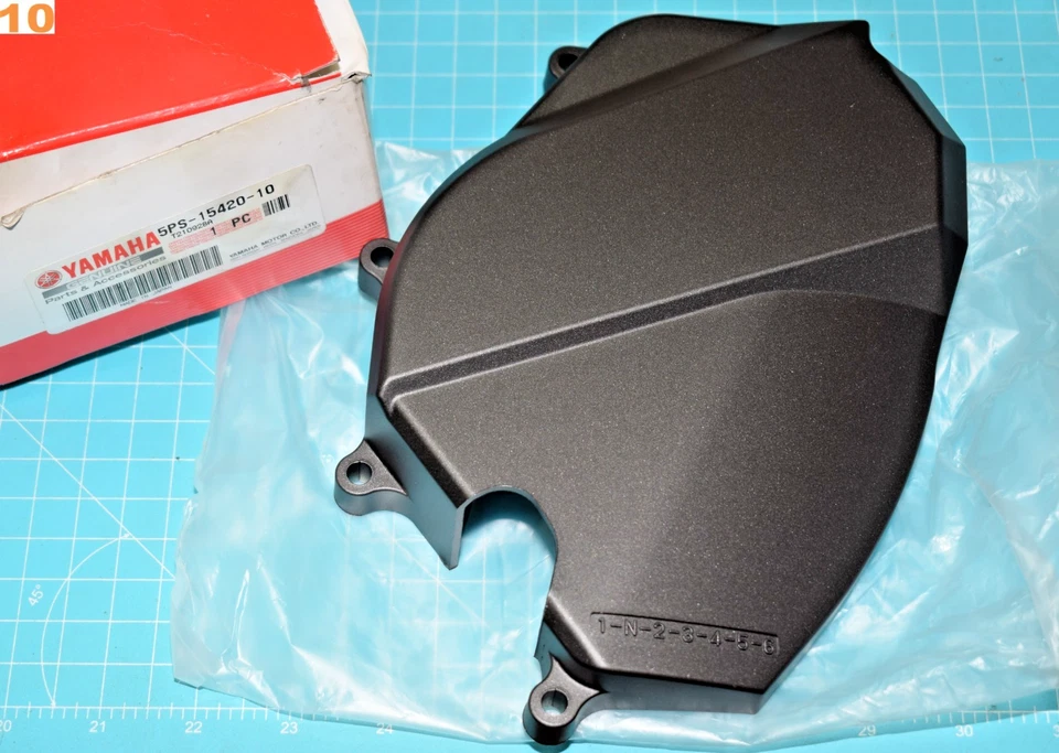 cache pignon de sortie de boite YAMAHA 5PS-15420-10 pour TDM 900 2007/2011 neuf - Photo 1/1