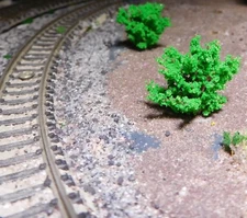 20 Medium Green Bushes, Shrubs, 28 mm High, for Landscaping