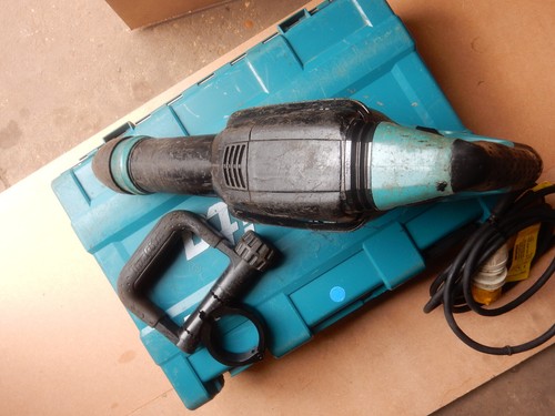Makita HM0871C 110V SDS-MAX AVT Demolition Hammer Anti-vibration Technology - Picture 5 of 8