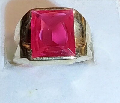 Laborgefertigter Smaragdschliff Rubin Solitär Ring 10k Gelbgold Größe 6,5 ((95))